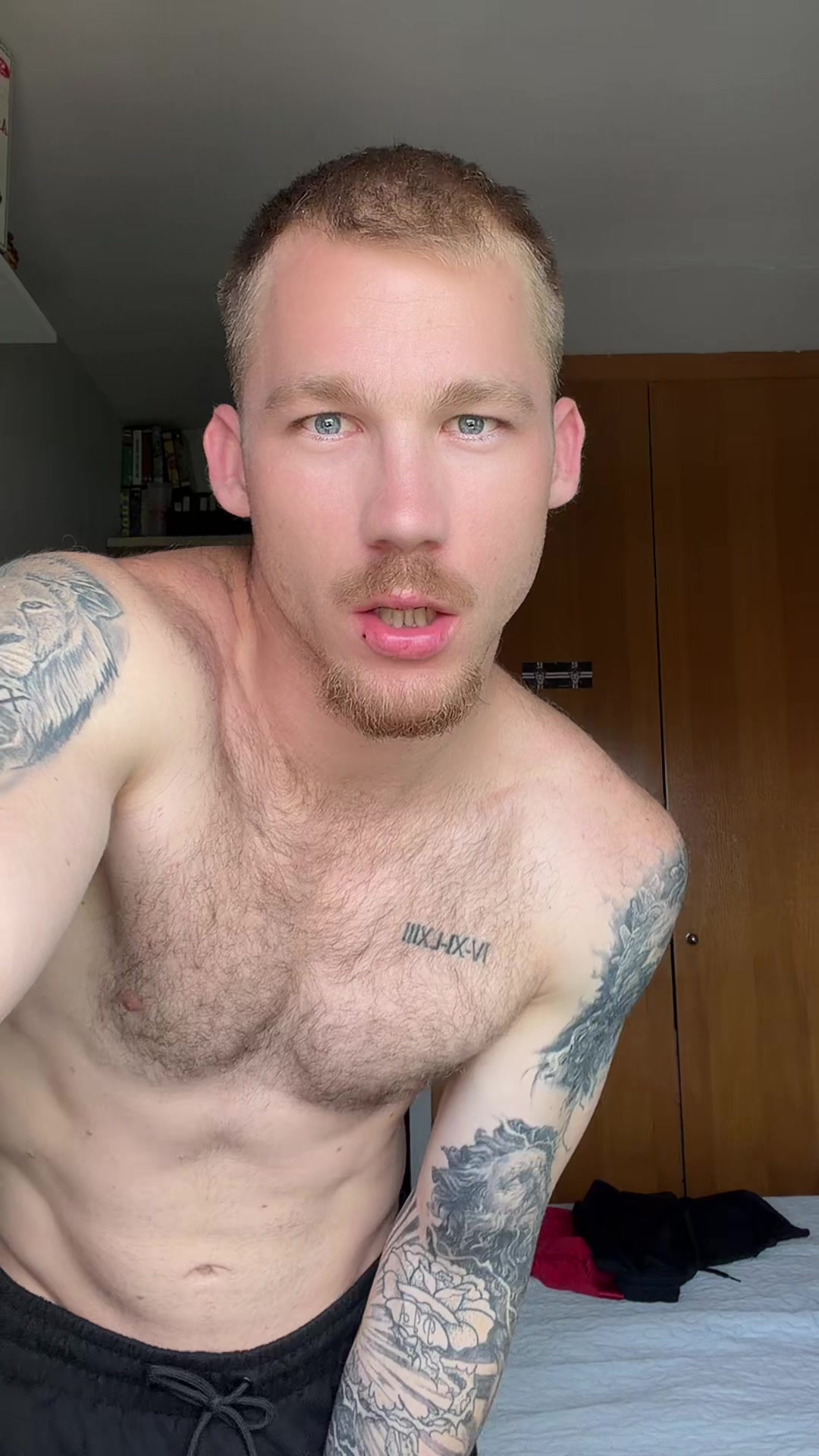@AleeeX