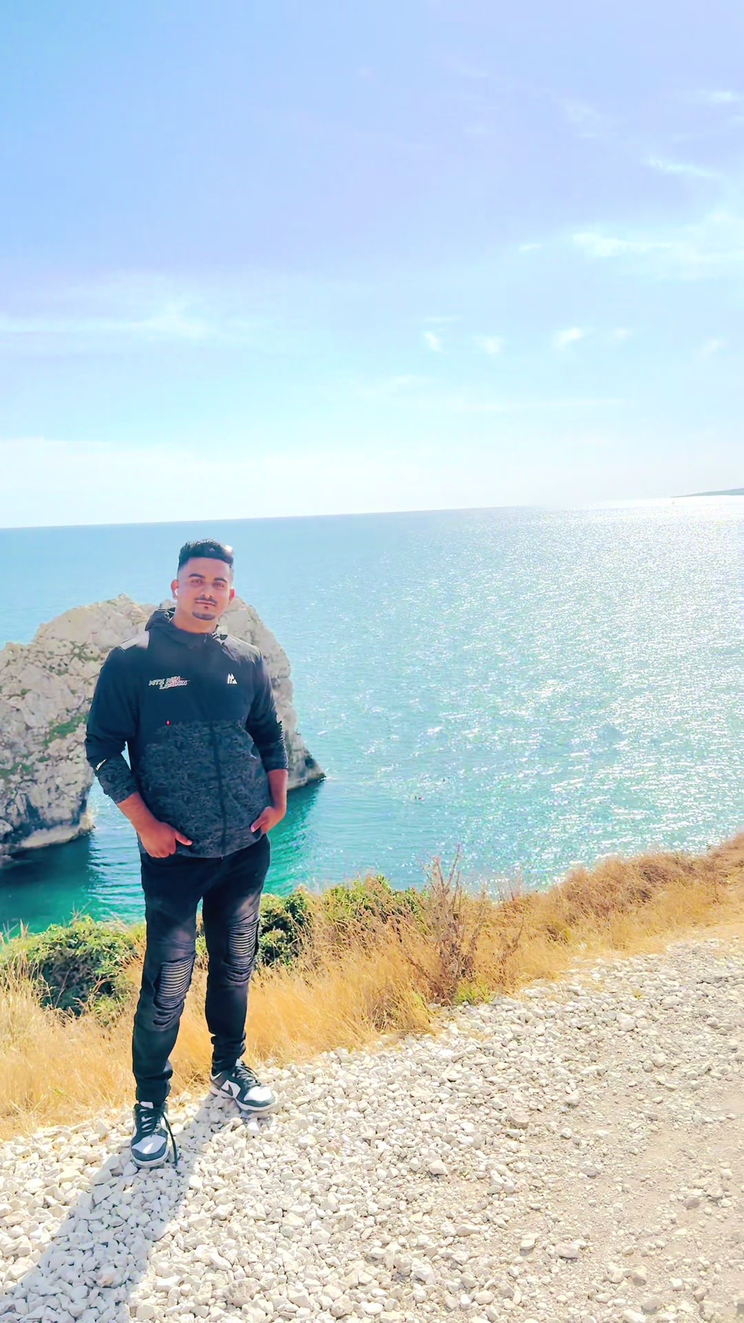 @Moinul009🏴🇬🇧