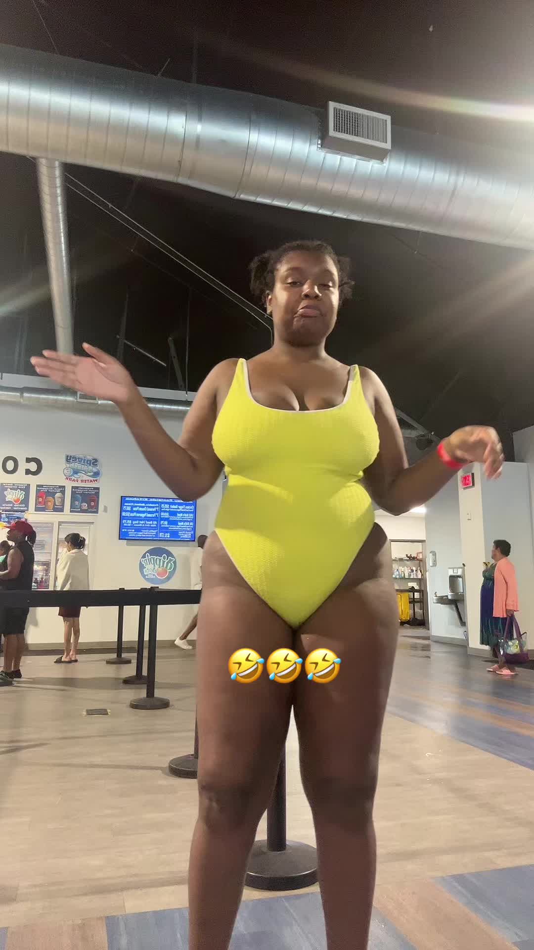 @Prettylil_ayanna15