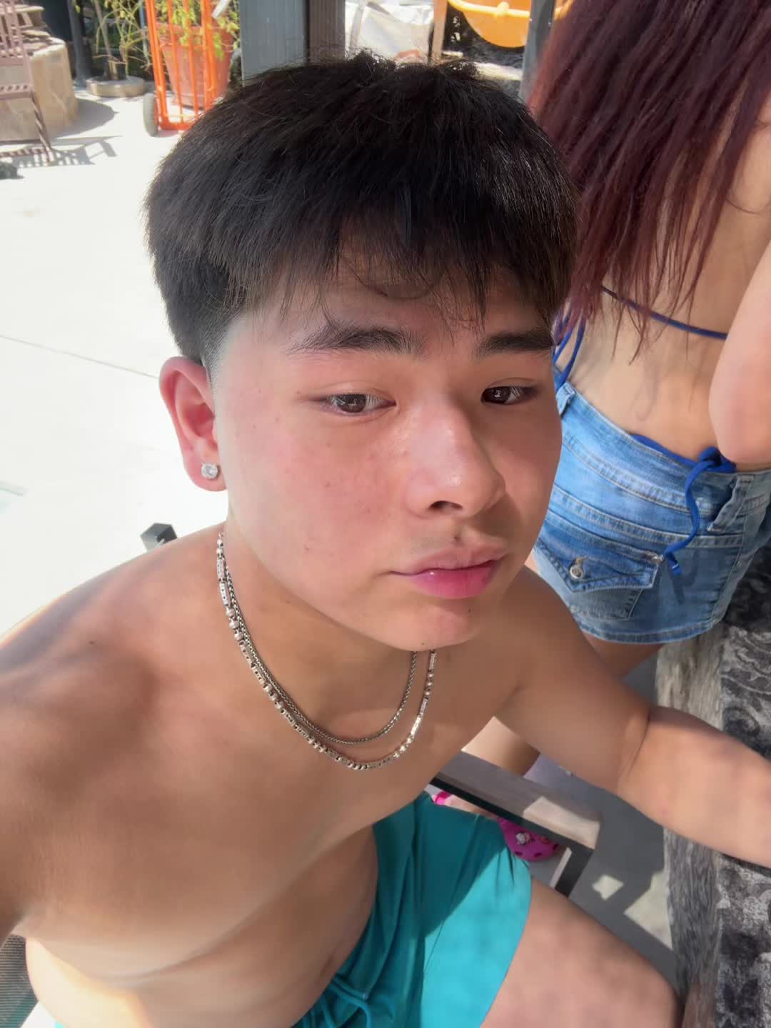 @🦦