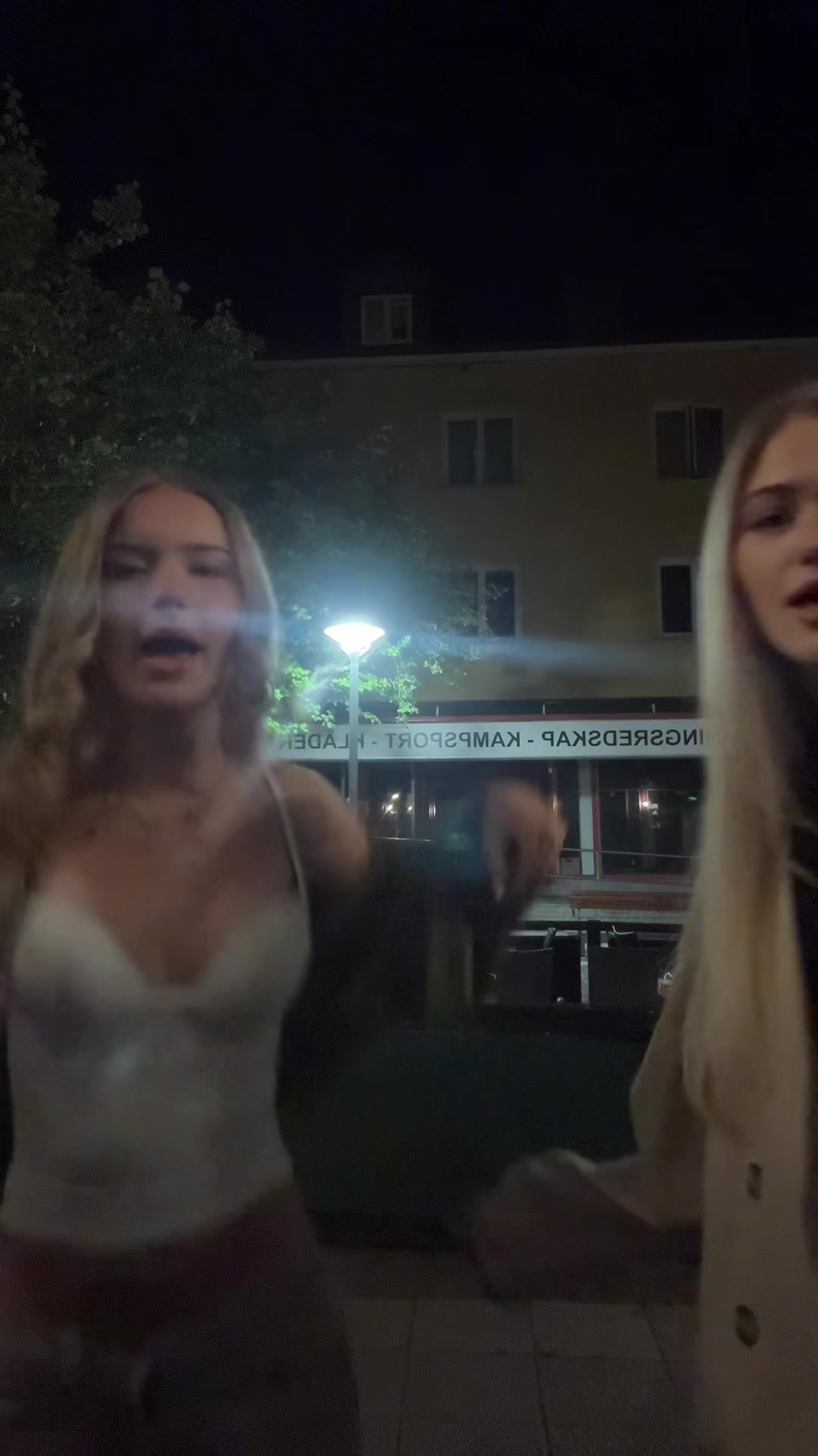 @Ella
