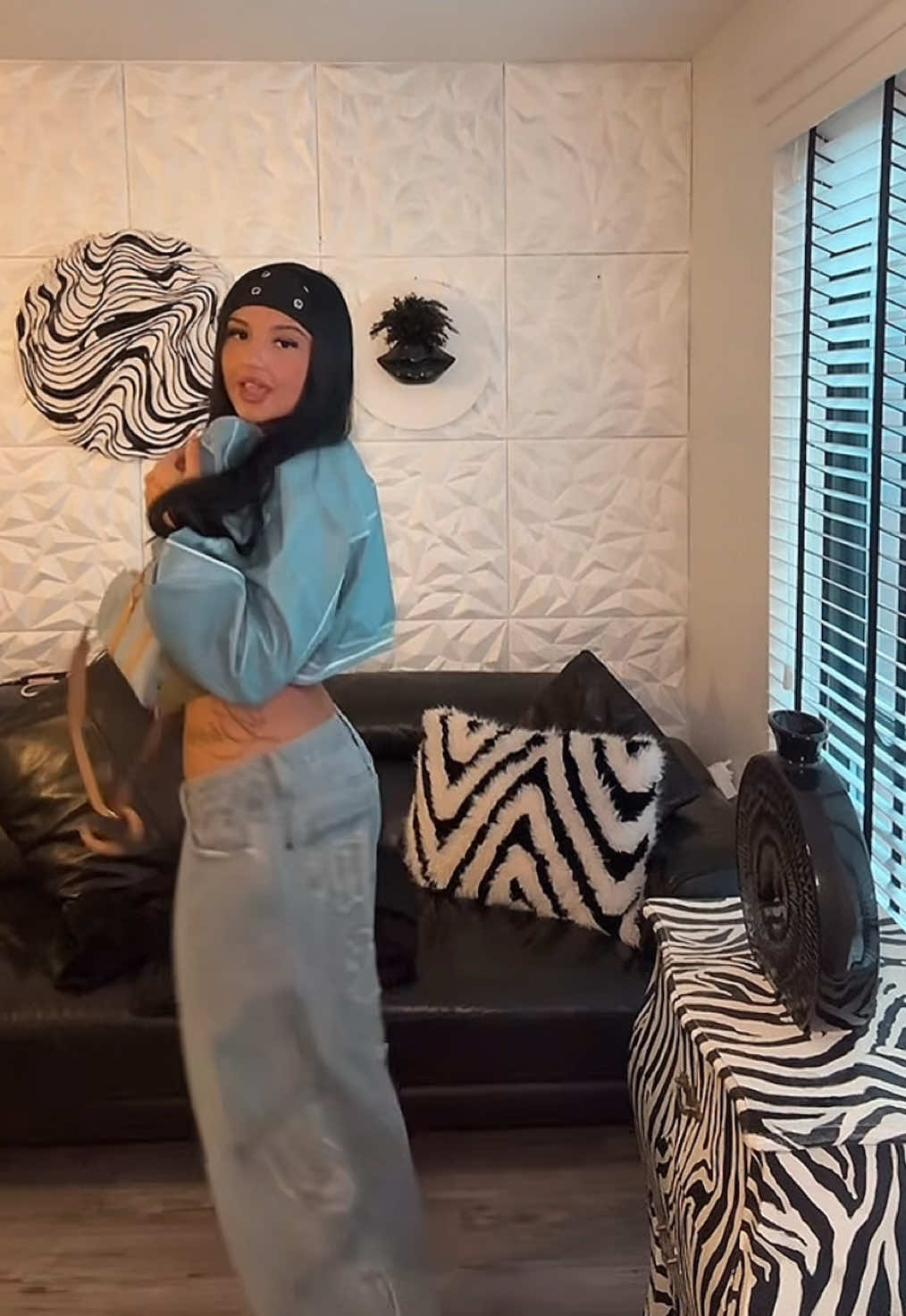 @️