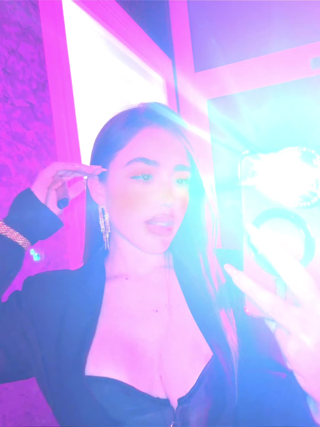 @R🍒