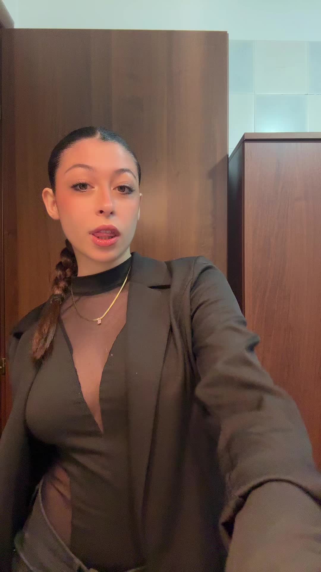 @D E S I💋