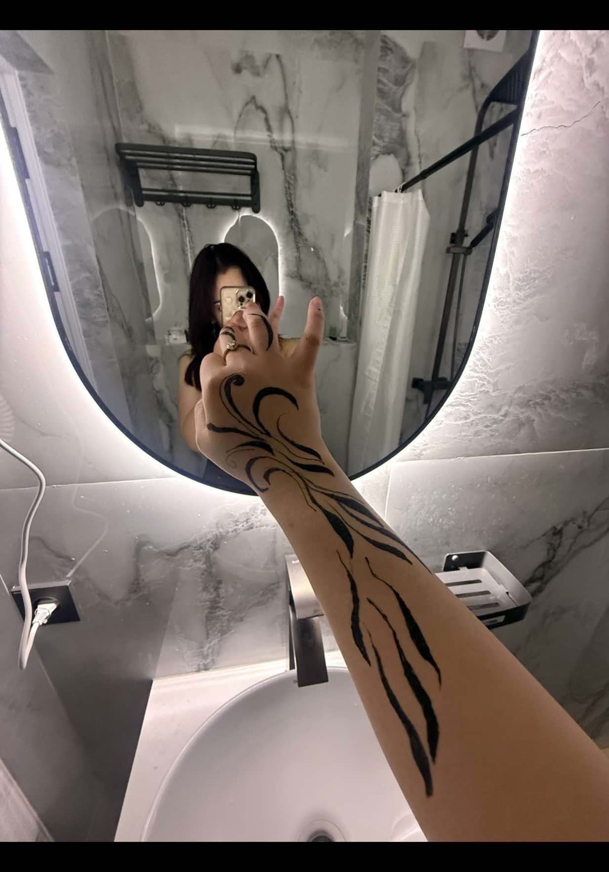 @_adel_