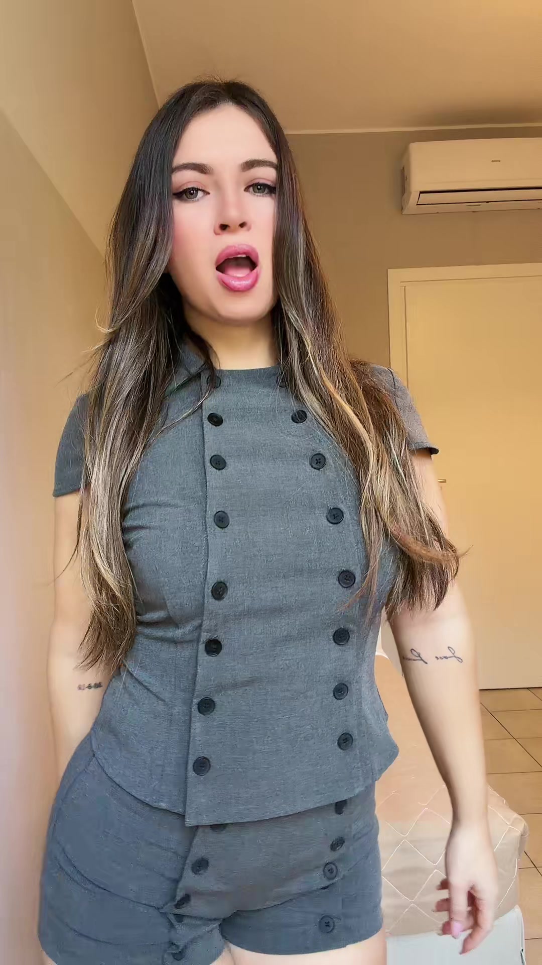 @😎👑Tu mu&ntilde;equita 🐆