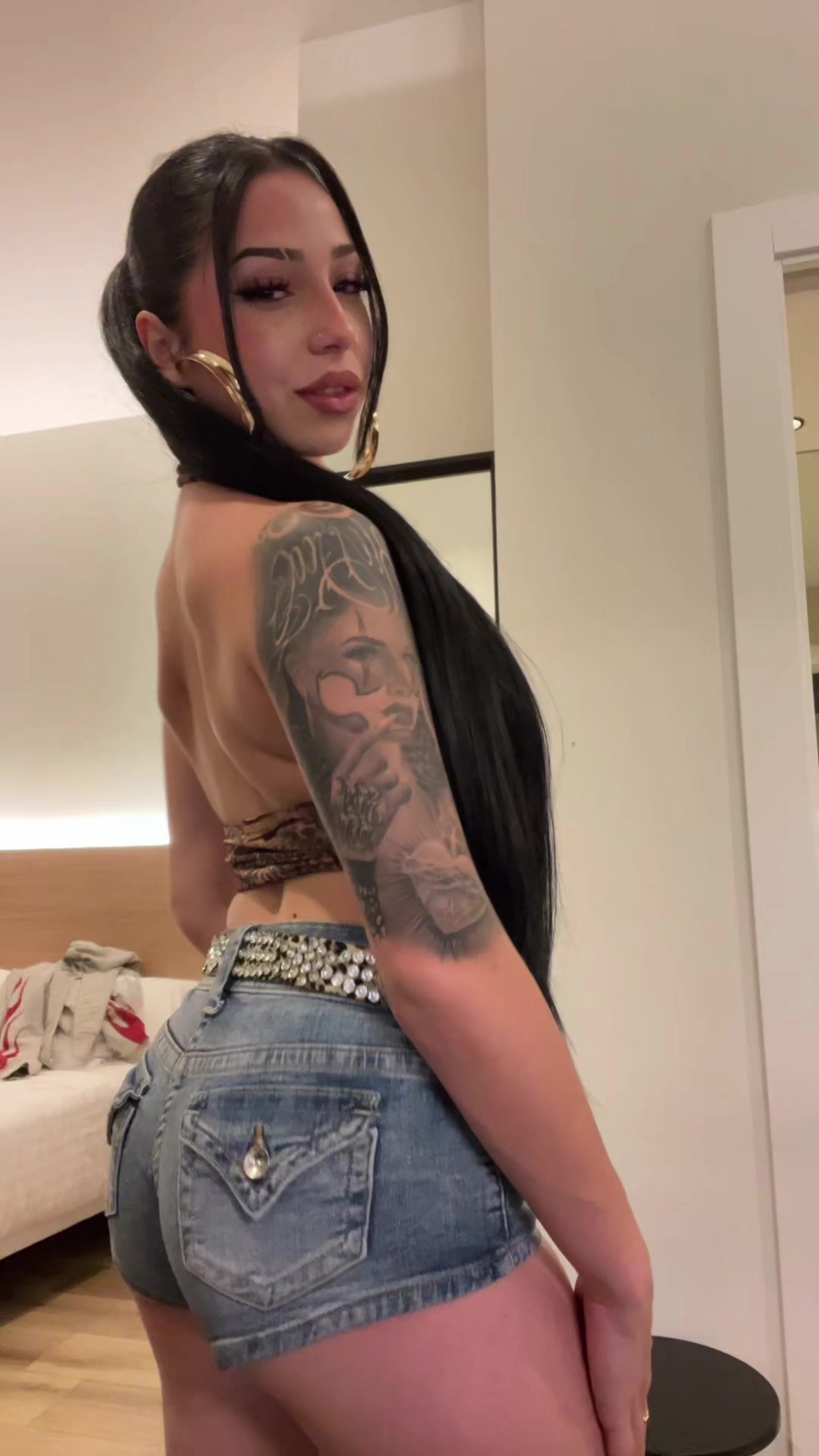 @𝑚 𝑒 𝑟 𝑦🦂