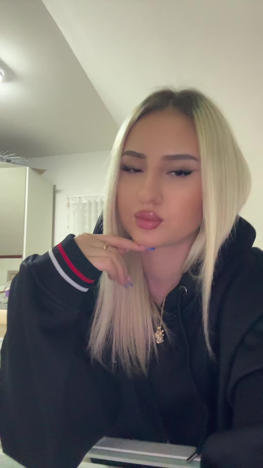 @Valeria_dsv