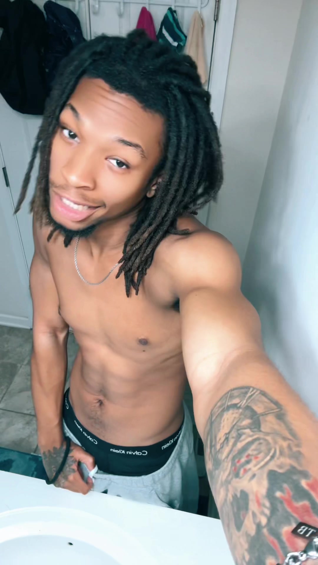 @str8fetti