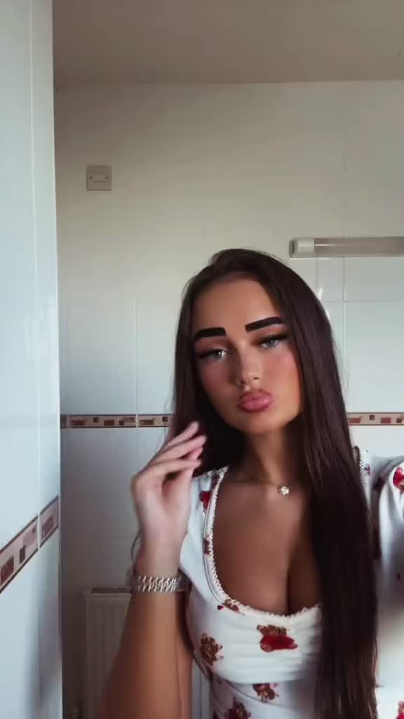@𝐇𝐄𝐋𝐄𝐍𝐌𝐀𝐑𝐈𝐄ꨄ