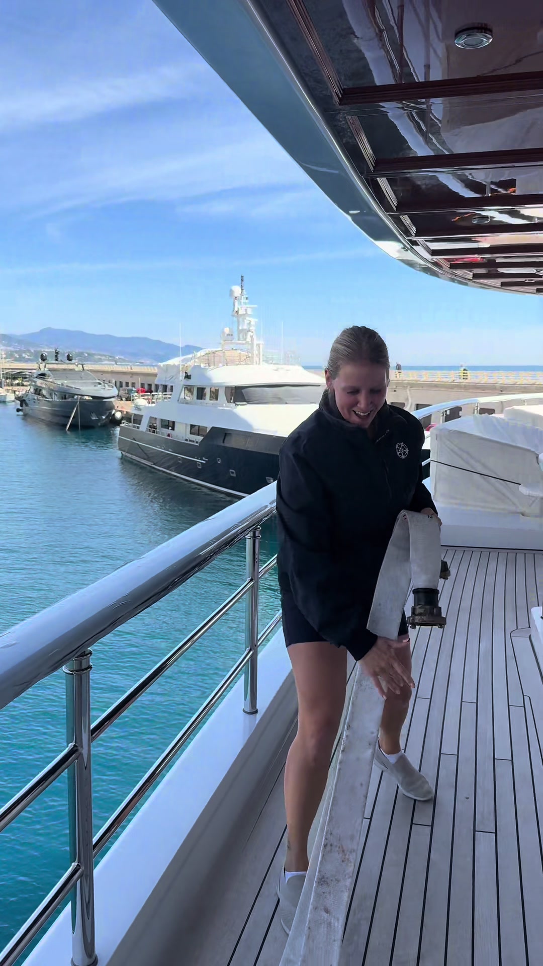 @StewardessLara