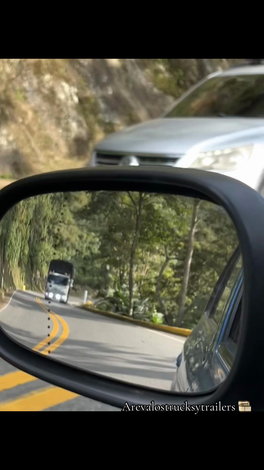 @Arevalostrucksytrailers
