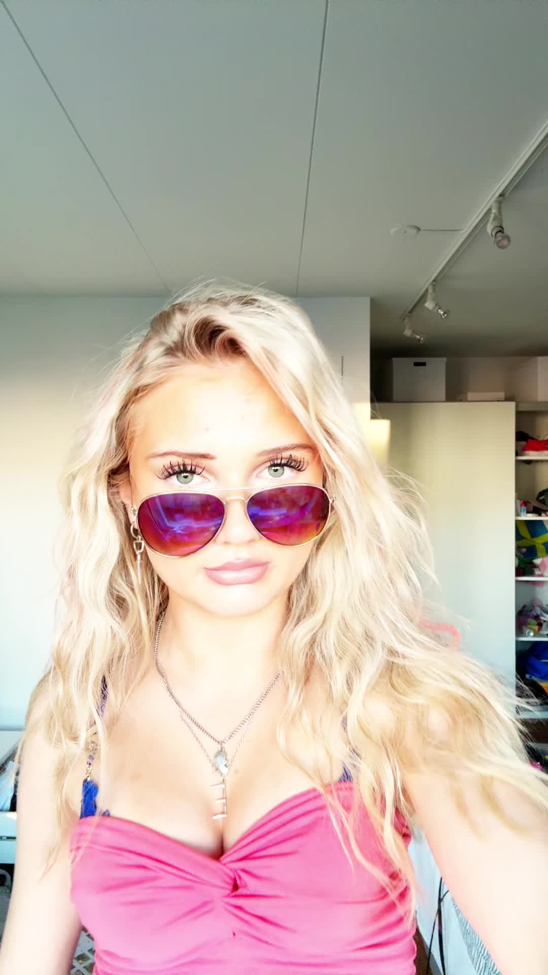 @ellengumcum (spam)