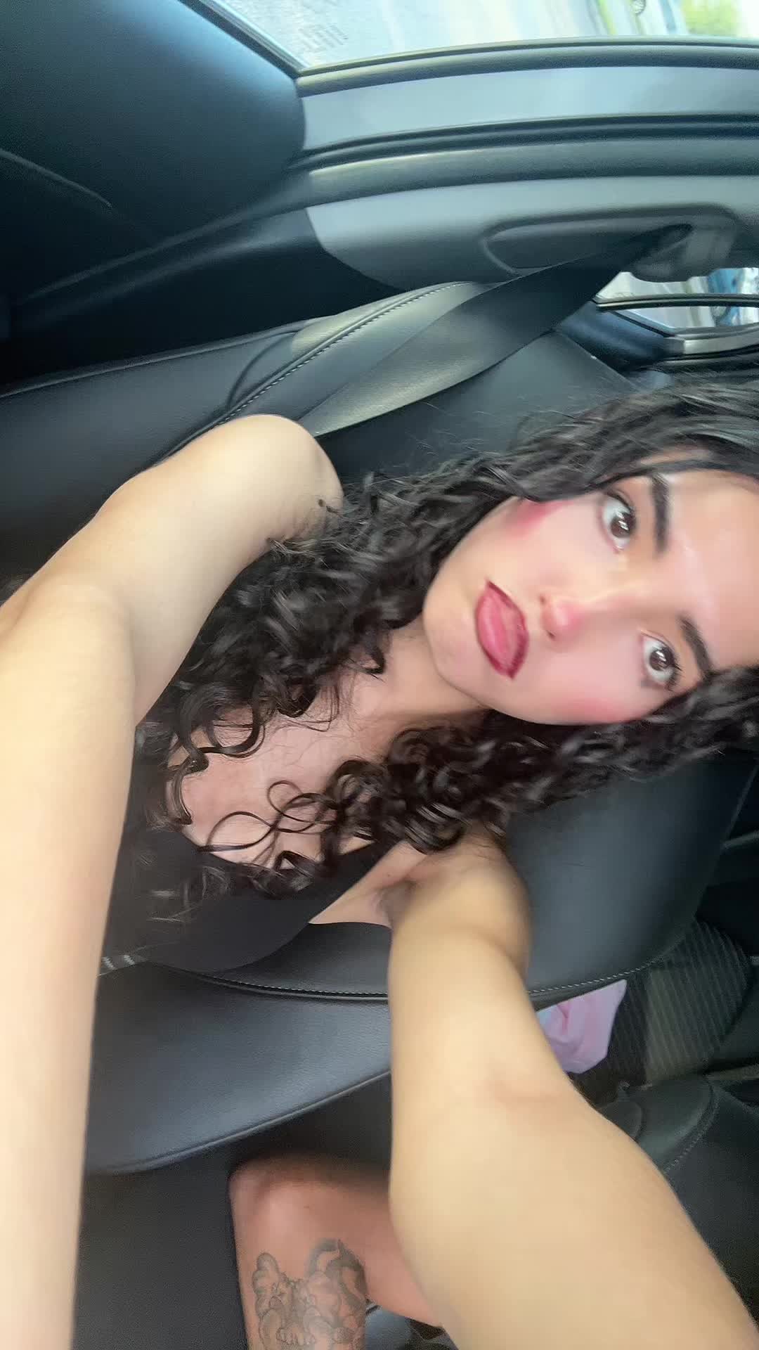 @Heluvs_ari