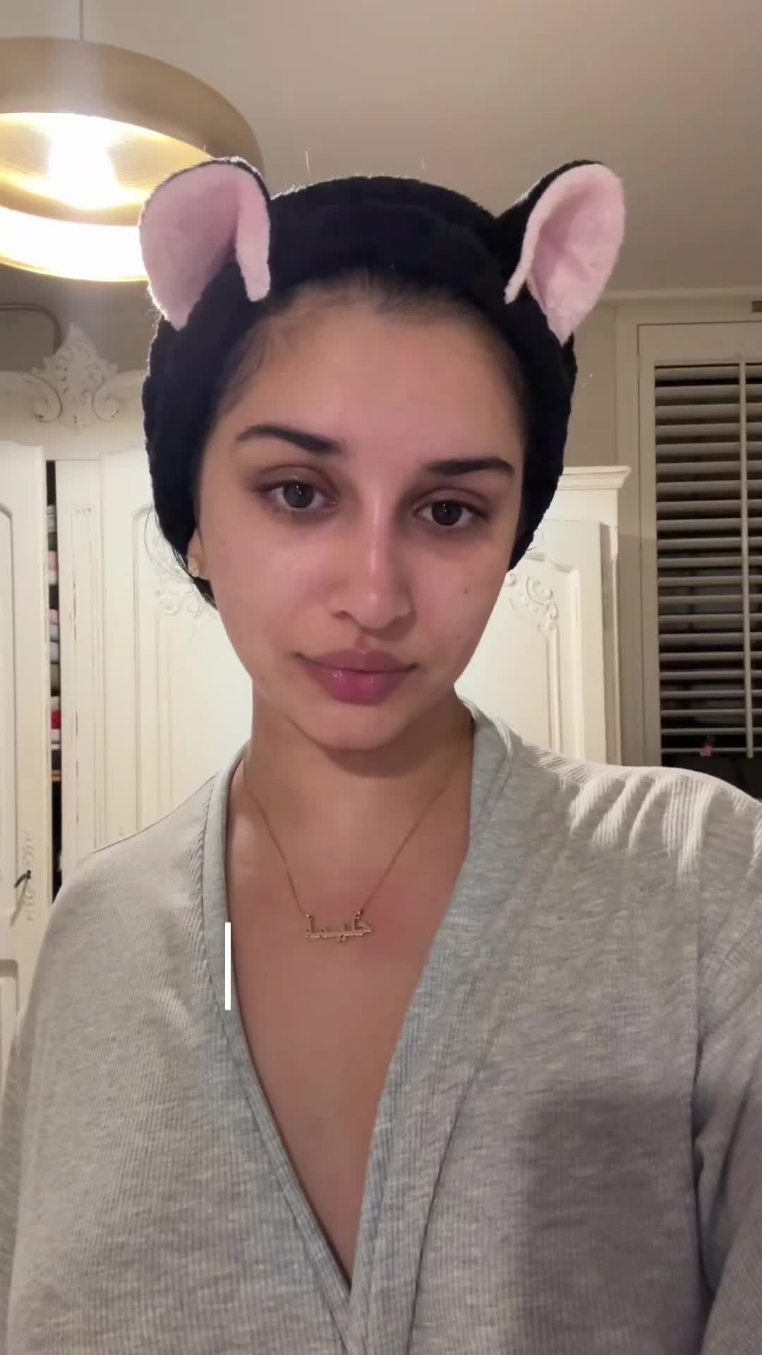 @H B