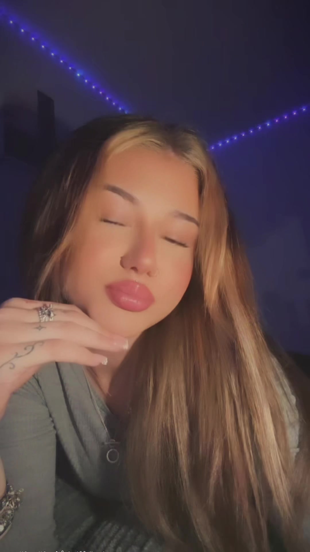 @ℰ𝓁𝒾𝓈ℯ 𝓍𝓍