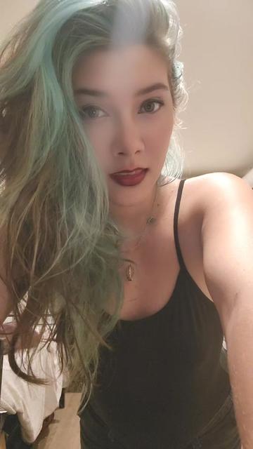 @Thegirlwiththecursemark