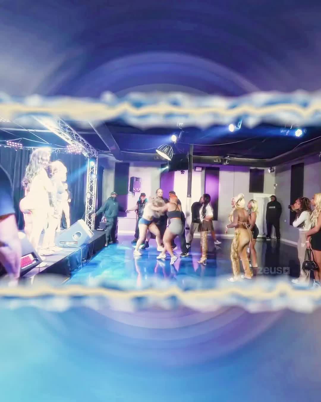 @𝔱𝔦𝔣𝔞𝔞.