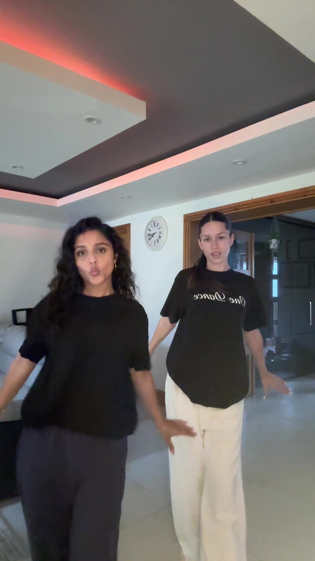 @𝐈𝐬𝐥𝐚 𝐚𝐧𝐝 𝐚𝐚𝐬𝐡𝐤𝐚ꨄ