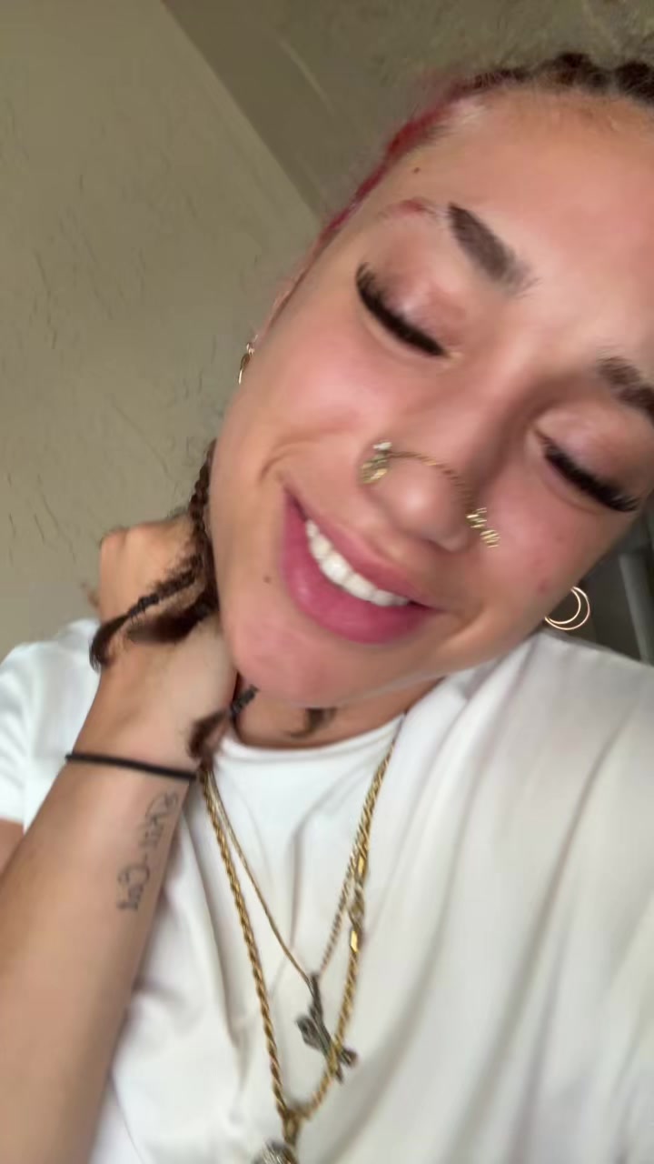 @Nichole_11_