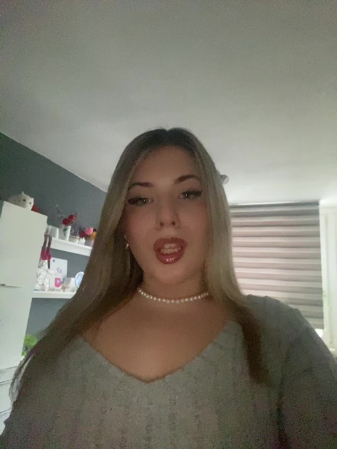 @👸V👸