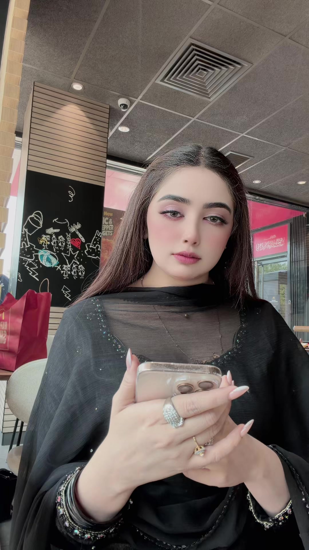 @NooR ALi 👸🏻🥀