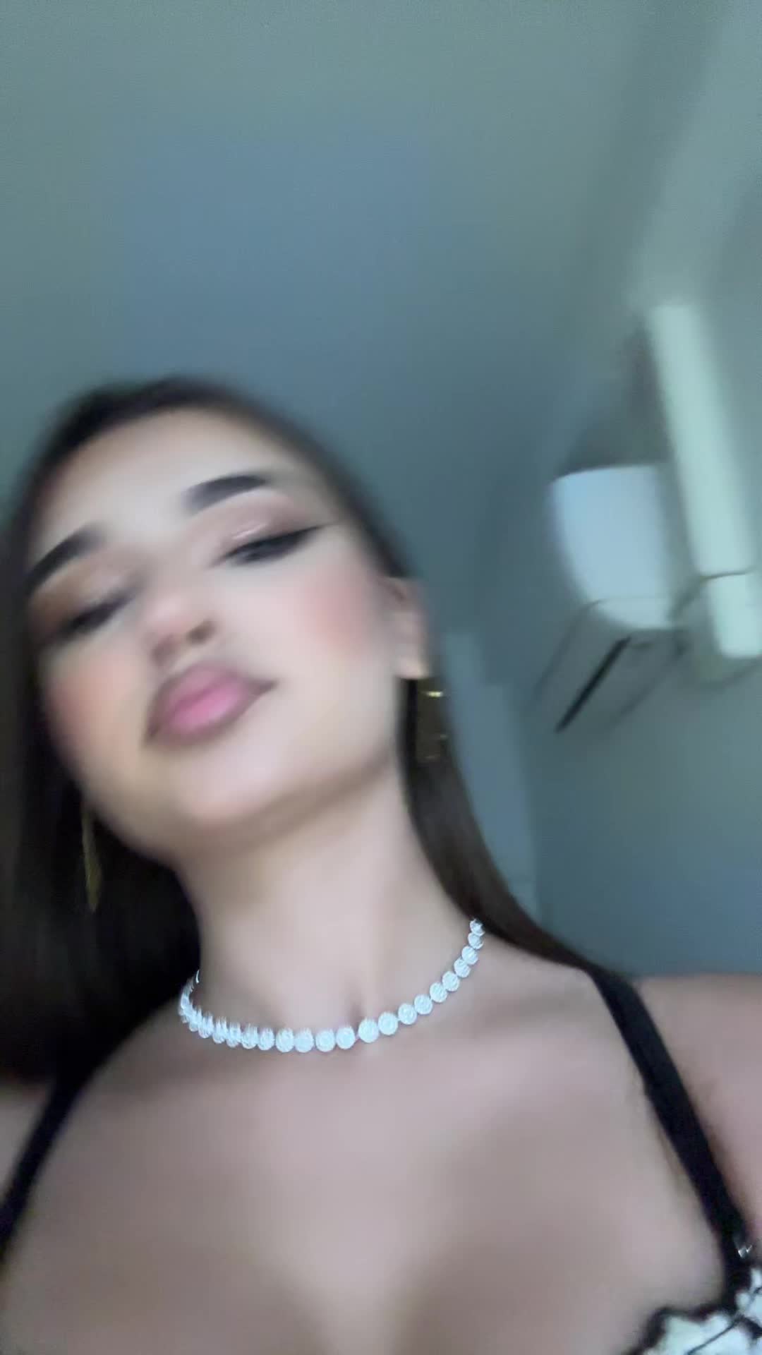 @adelinavrm