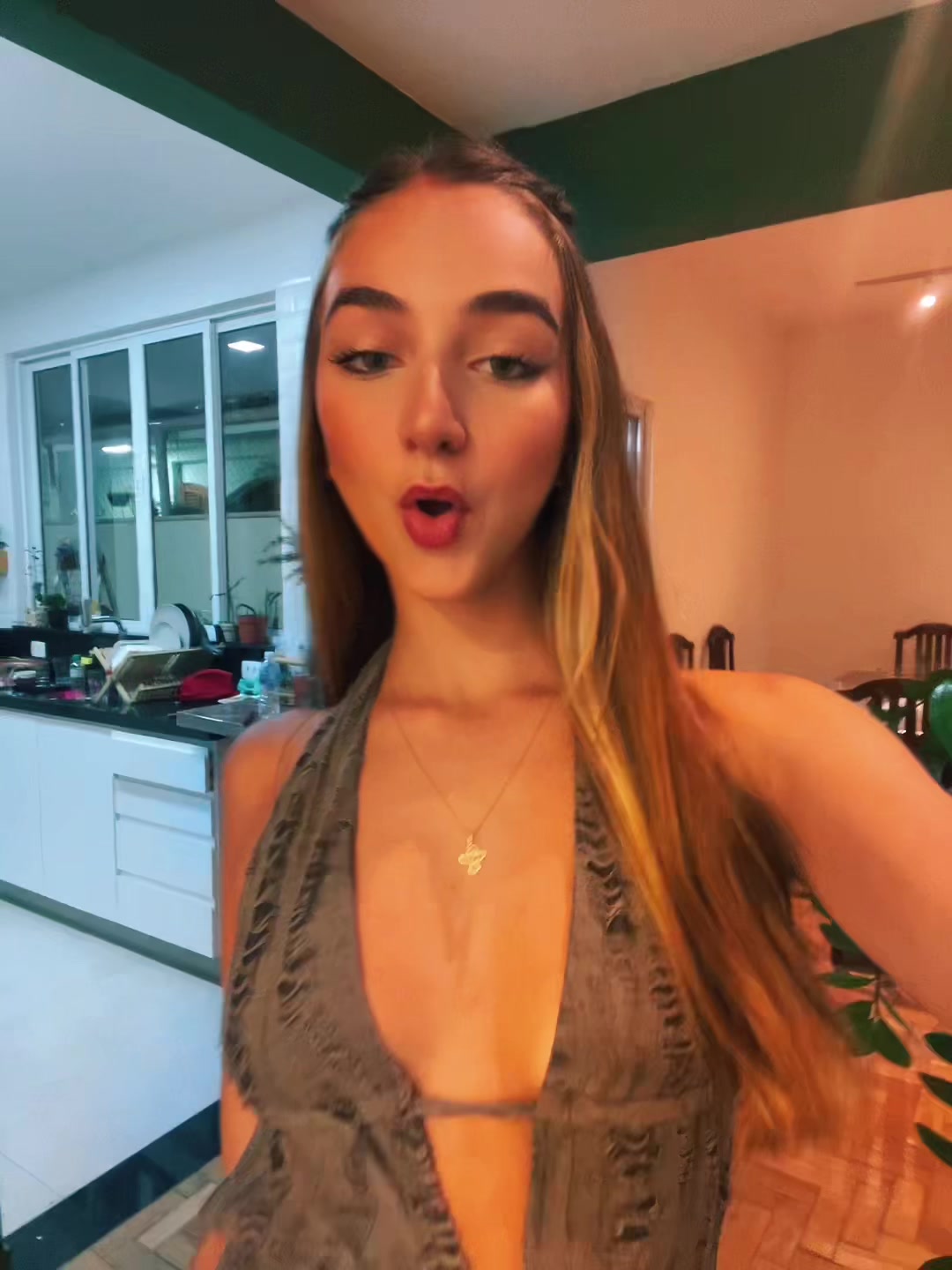 @La&iacute;s Hossepian