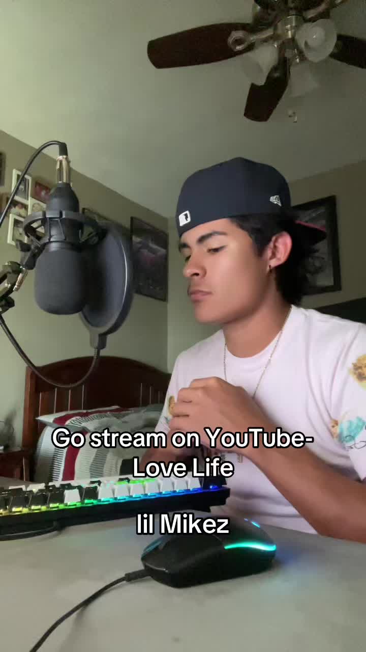@Unknown シ