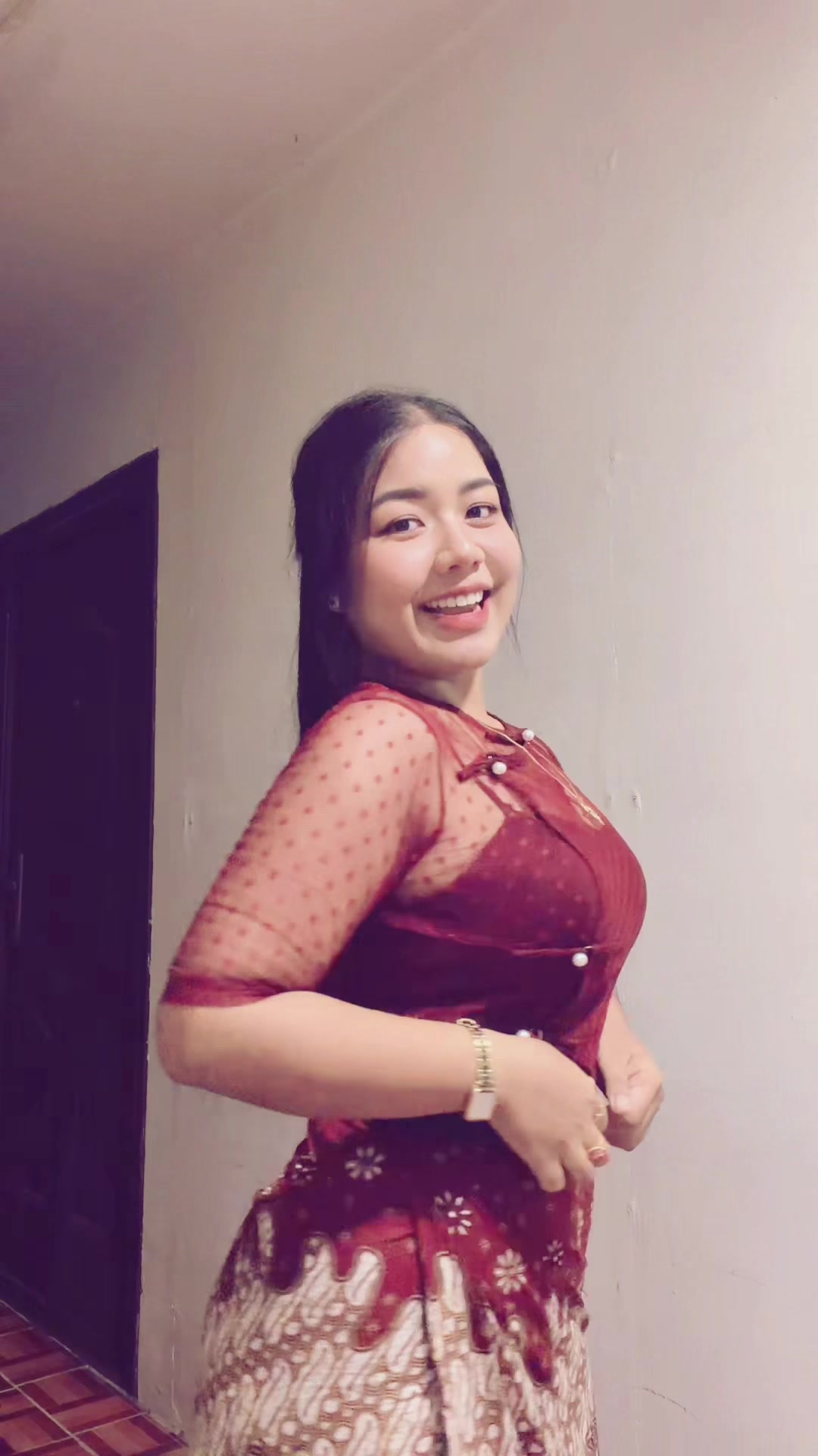 @khin zu paing