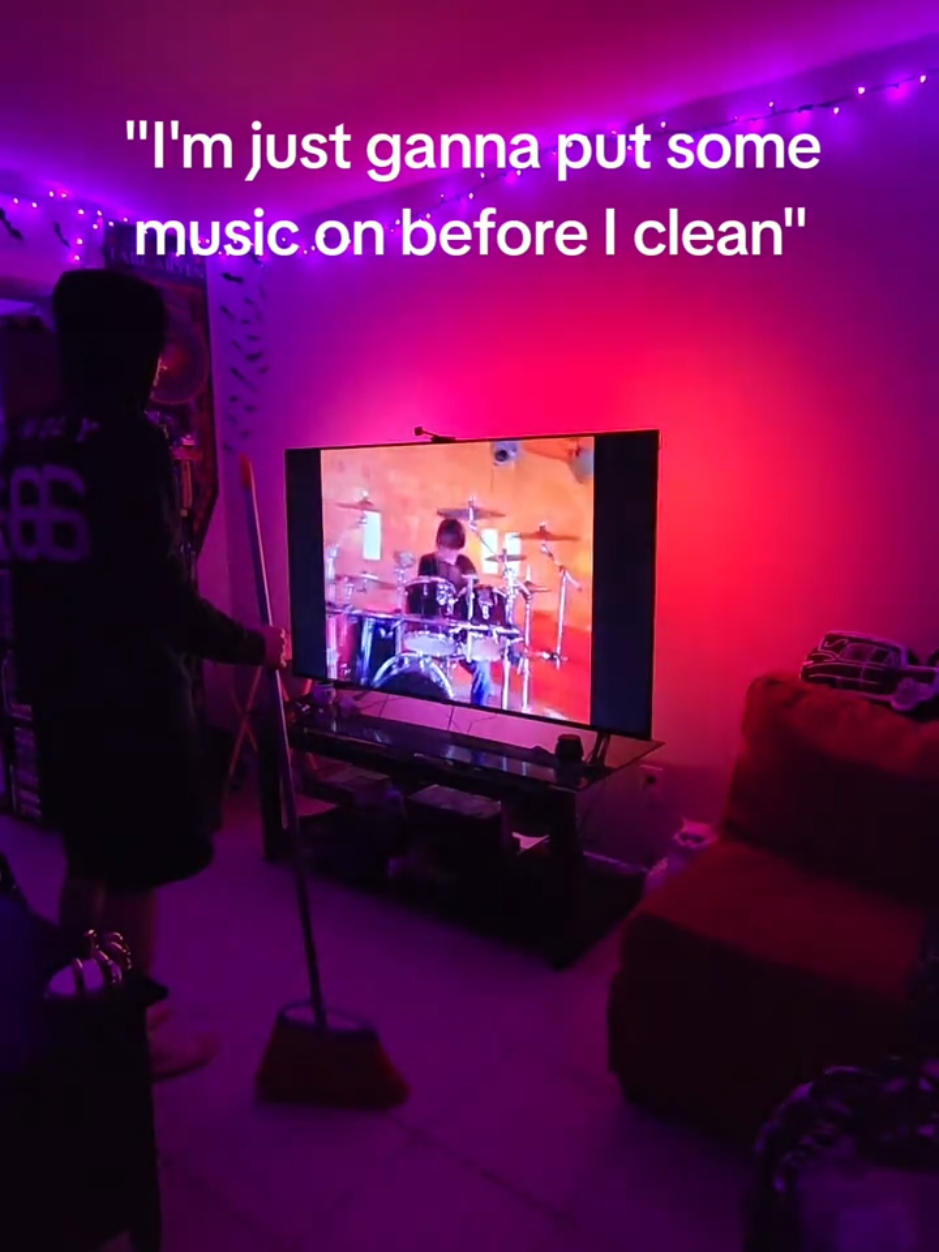 @Bøbbý Bøłť