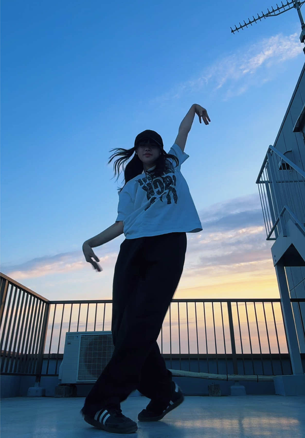 @HILARI MURAKI