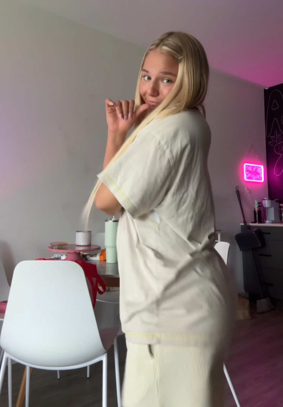 @bella