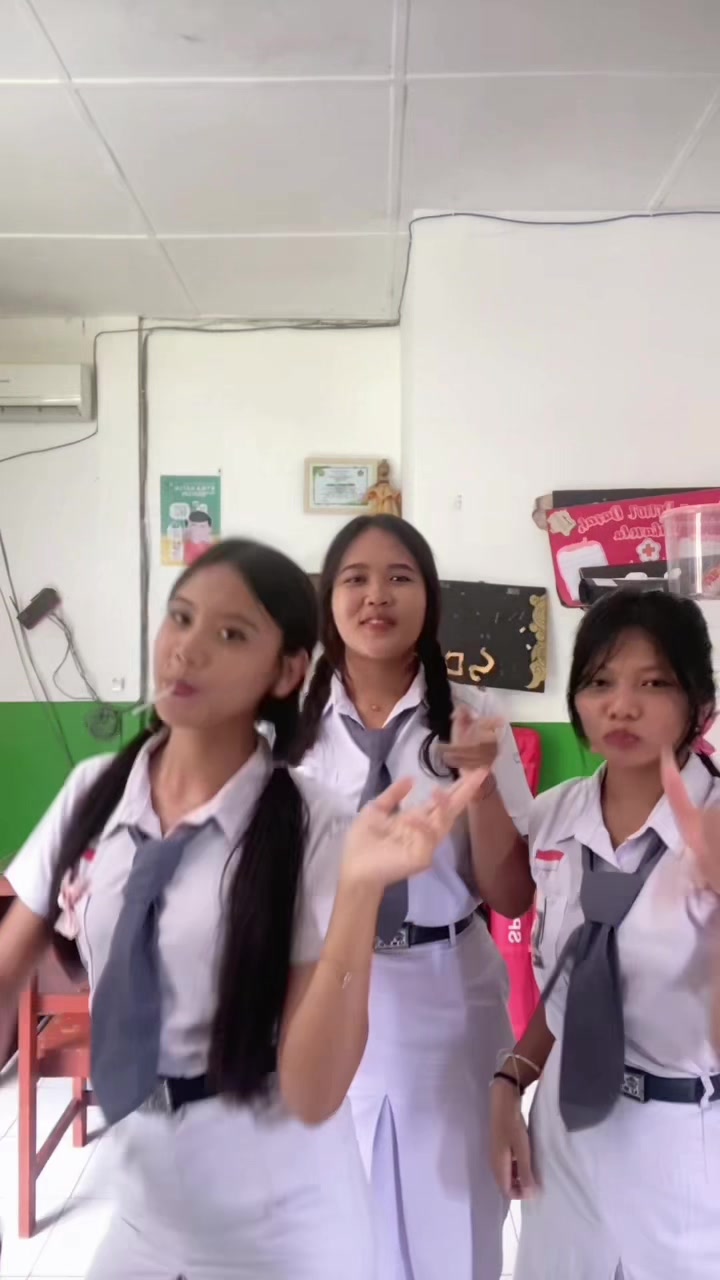 @deya cantik