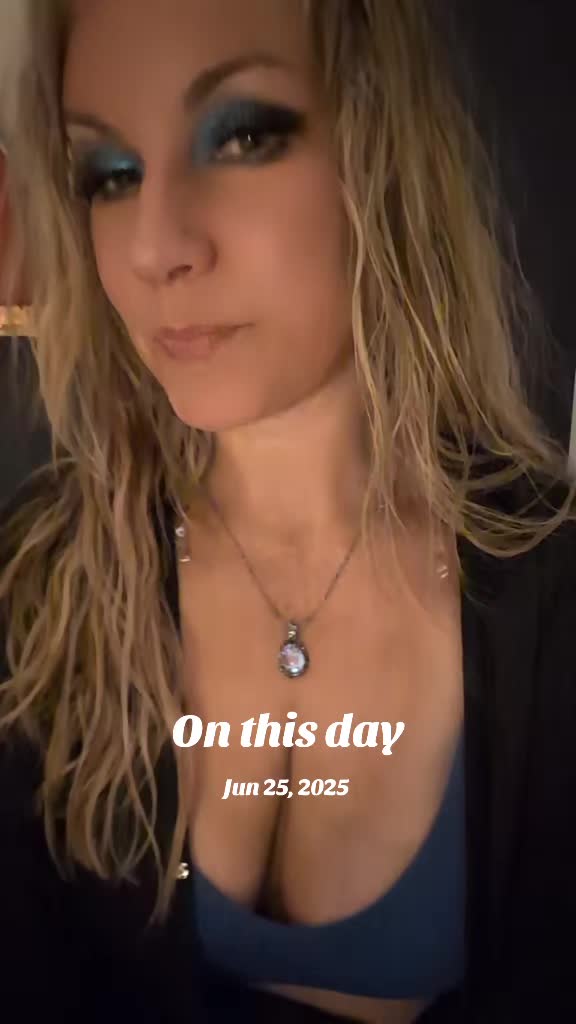 @Angie☮️