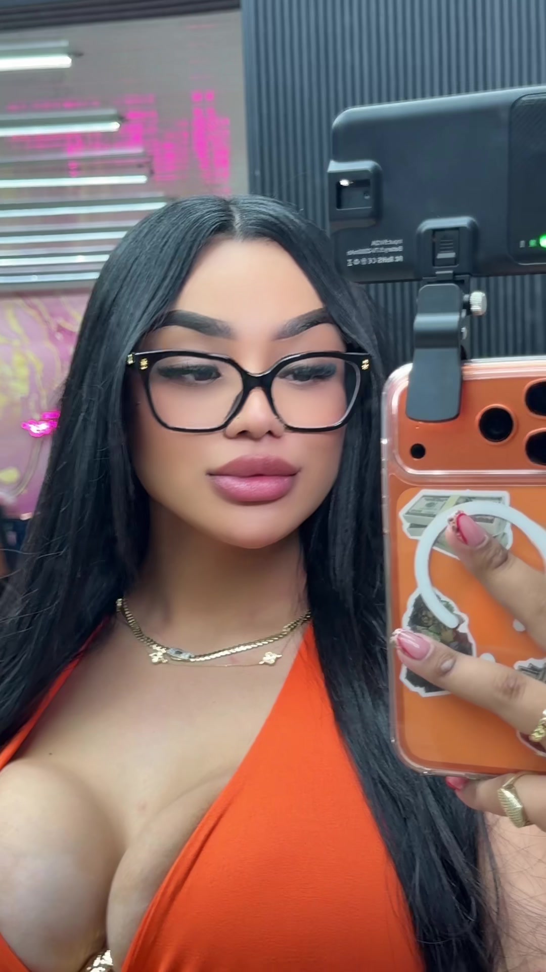 @Tatiqueenoficial 🦋