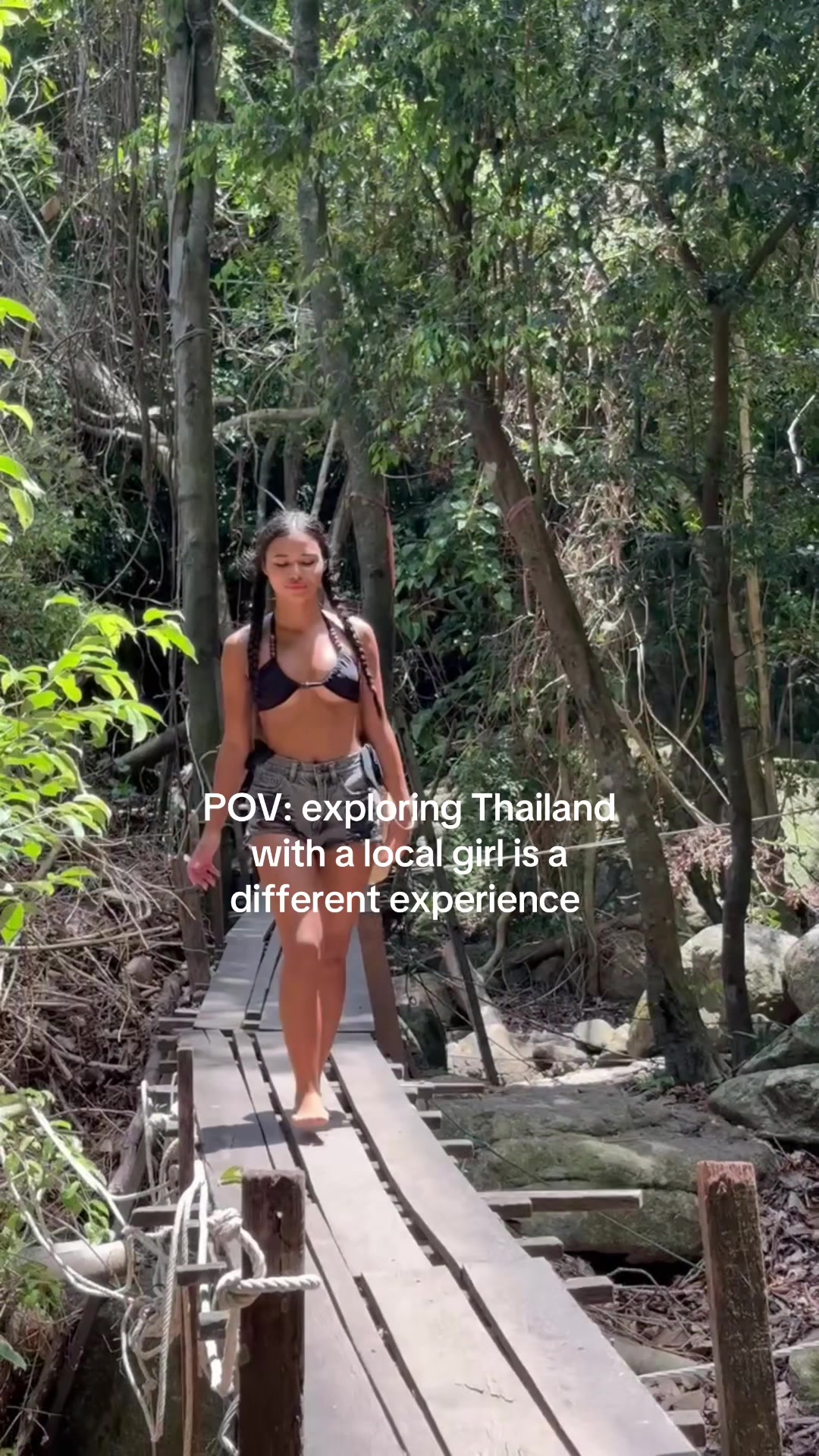 @larafromthailand