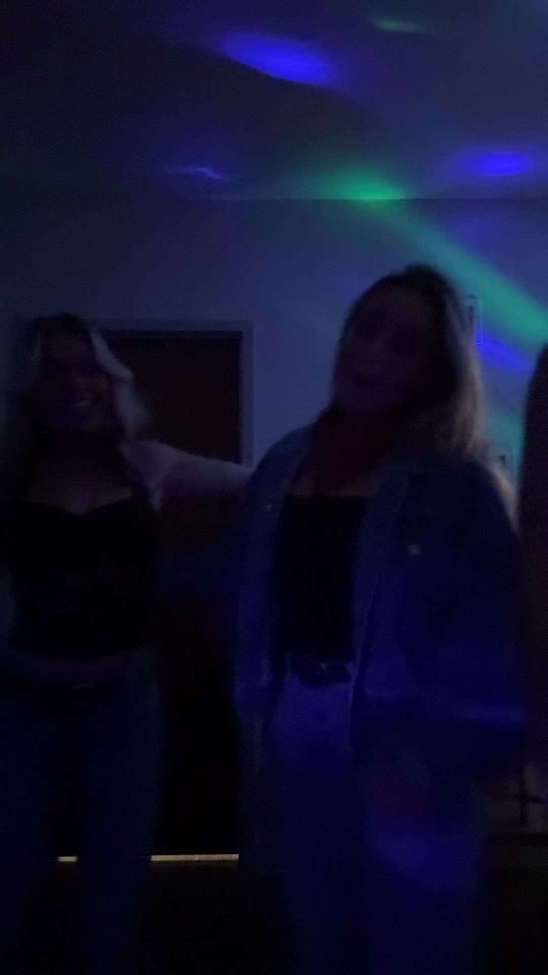 @nikki g
