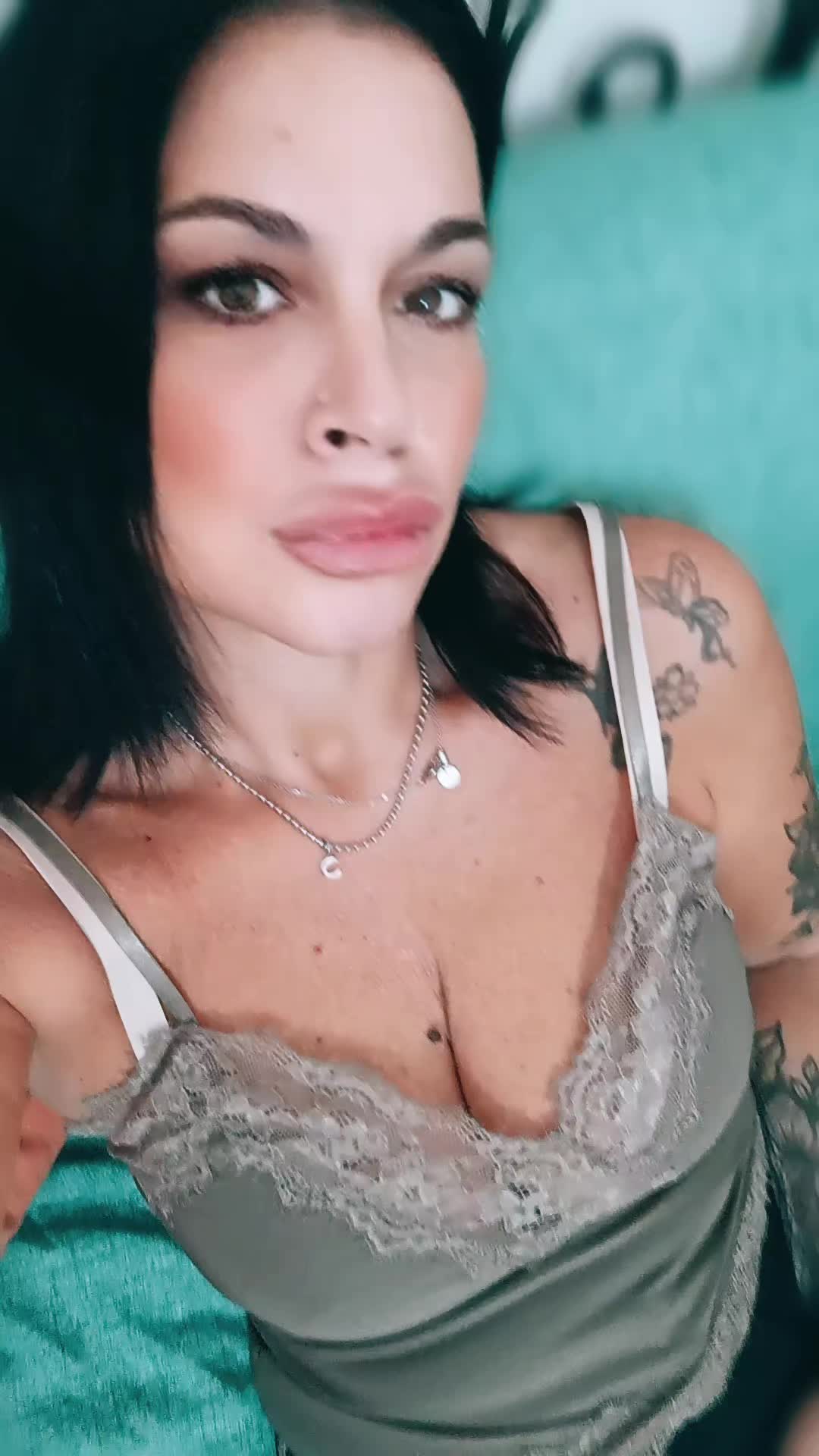 @claudia♥️🍒🐞💣💣💣
