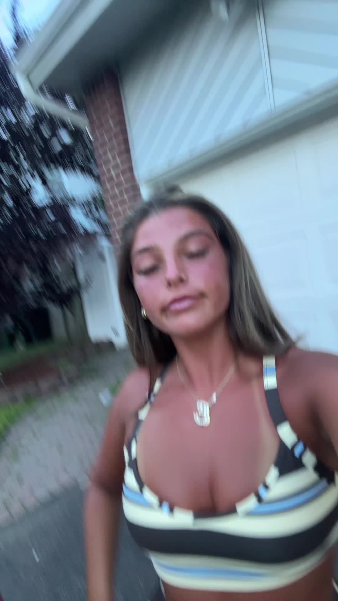 @ellie🛍️☀️💗👙