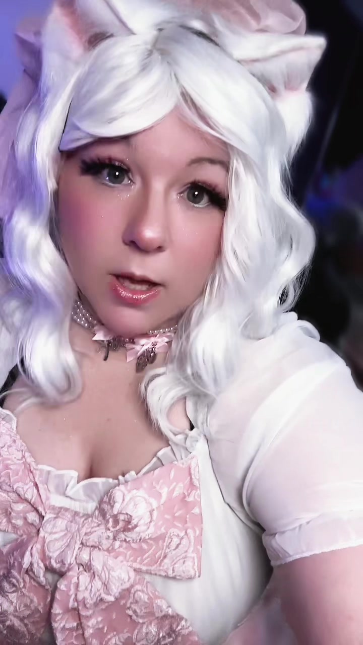 @hallochrissycat