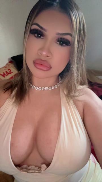 @Pretty Emily 🌷🎀🫦🍓👸🏻