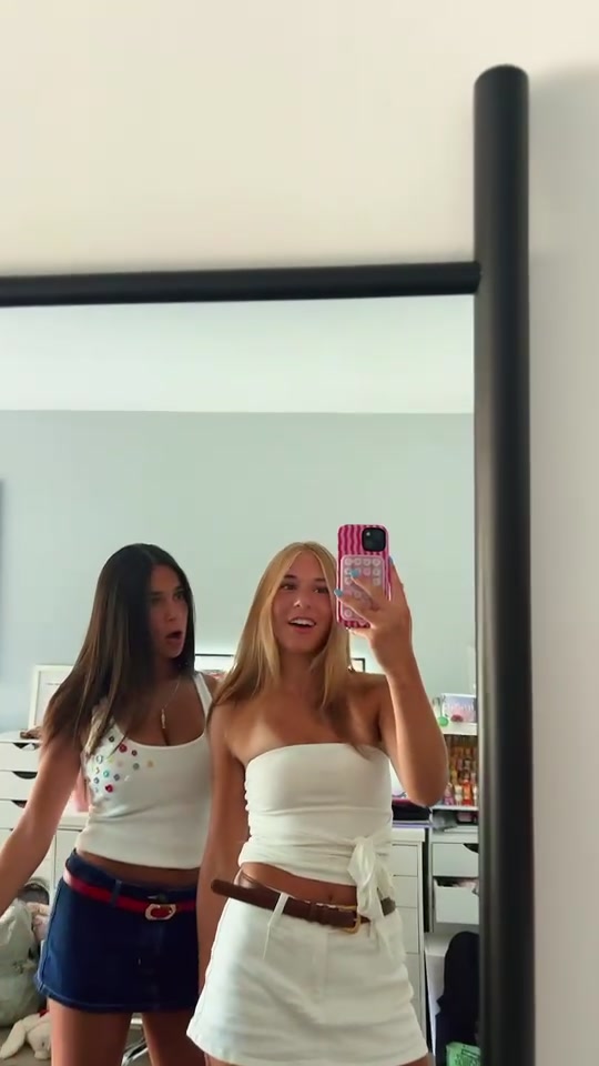 @whoevenisellashay