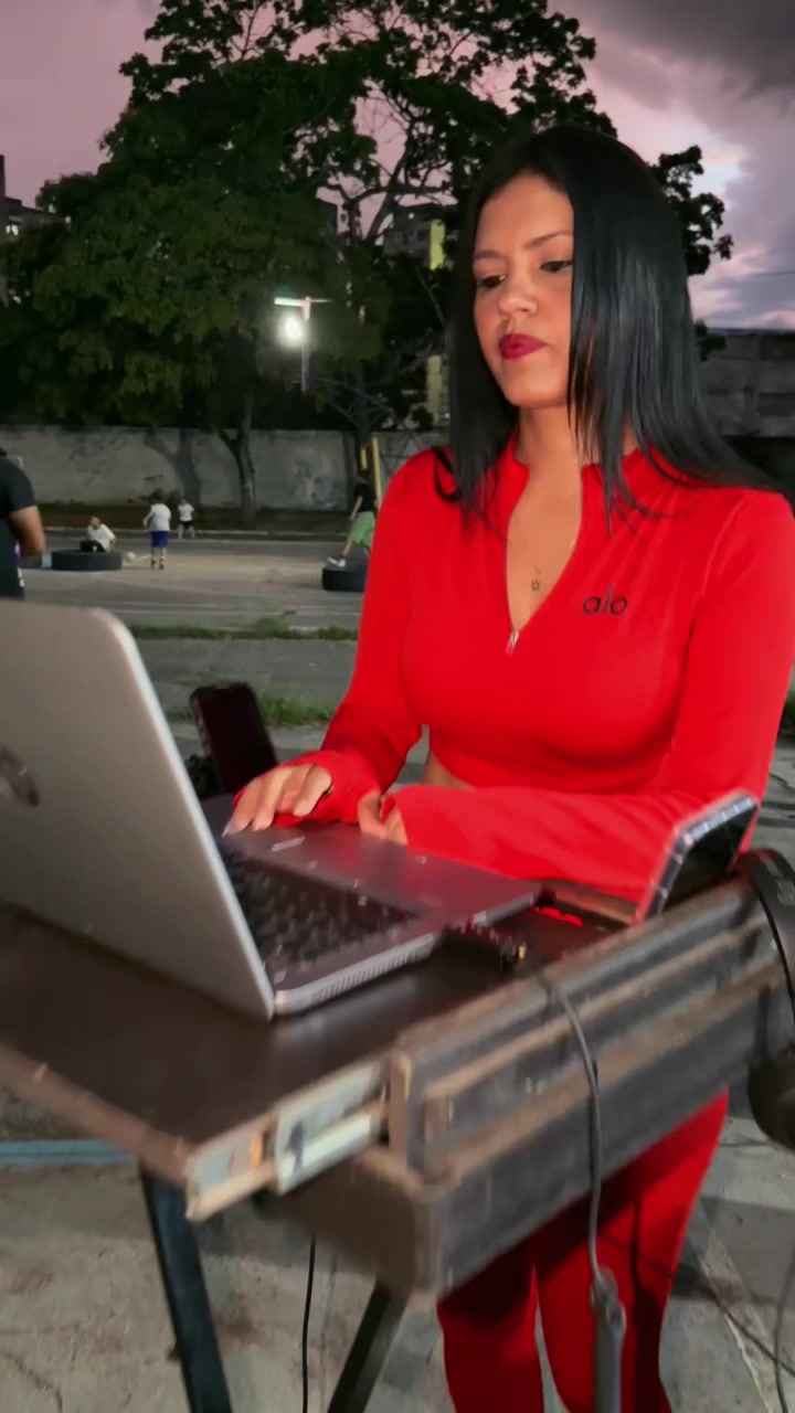 @Djscarlet02