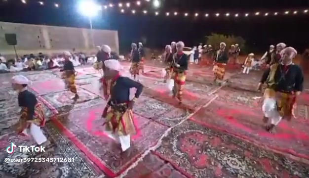 @ڤرقة آخوإن عـآيٌـل🤍🌼.