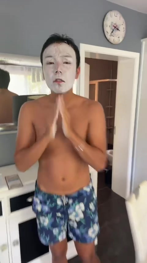 @elisedrinksalmondmilk