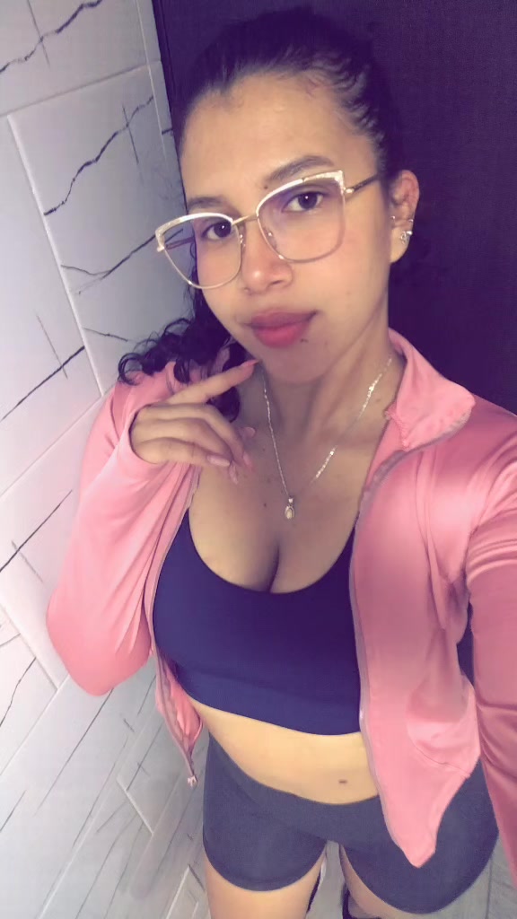 @Mónica🖤.
