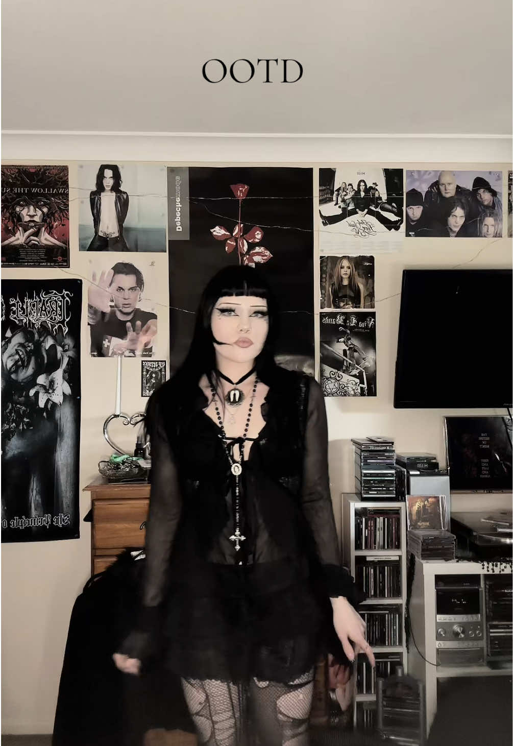 @Emily🦇🖤