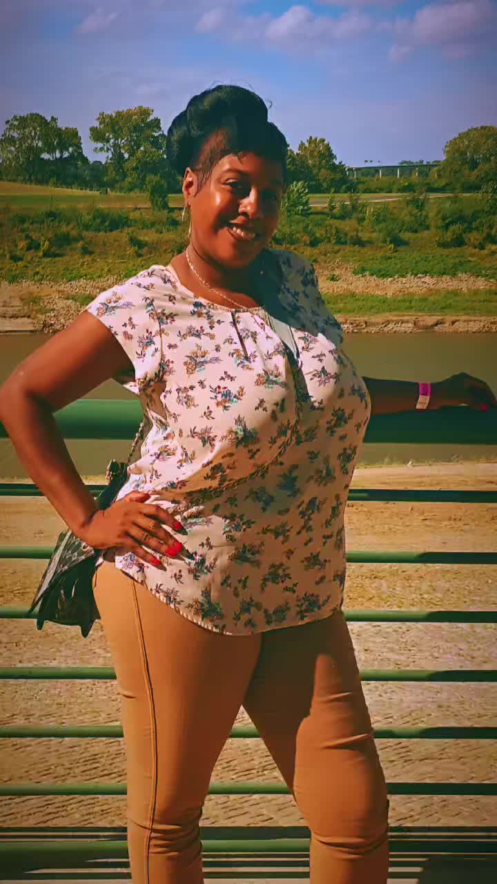 @prettyGirlHolly
