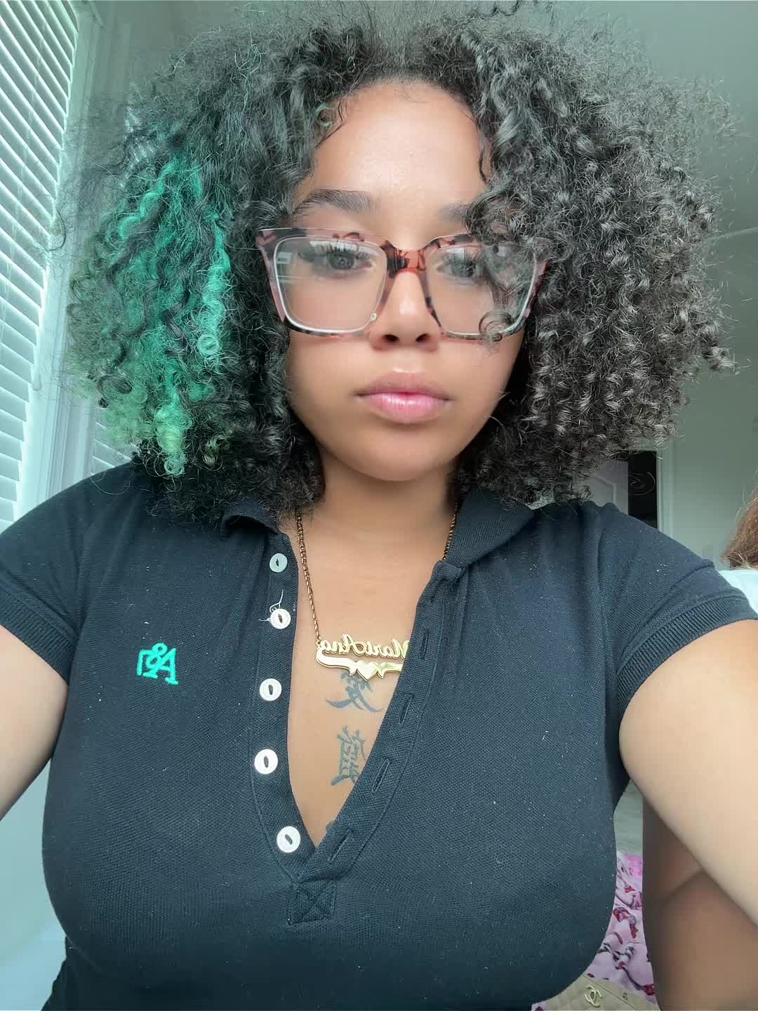 @1tealhairedgirll